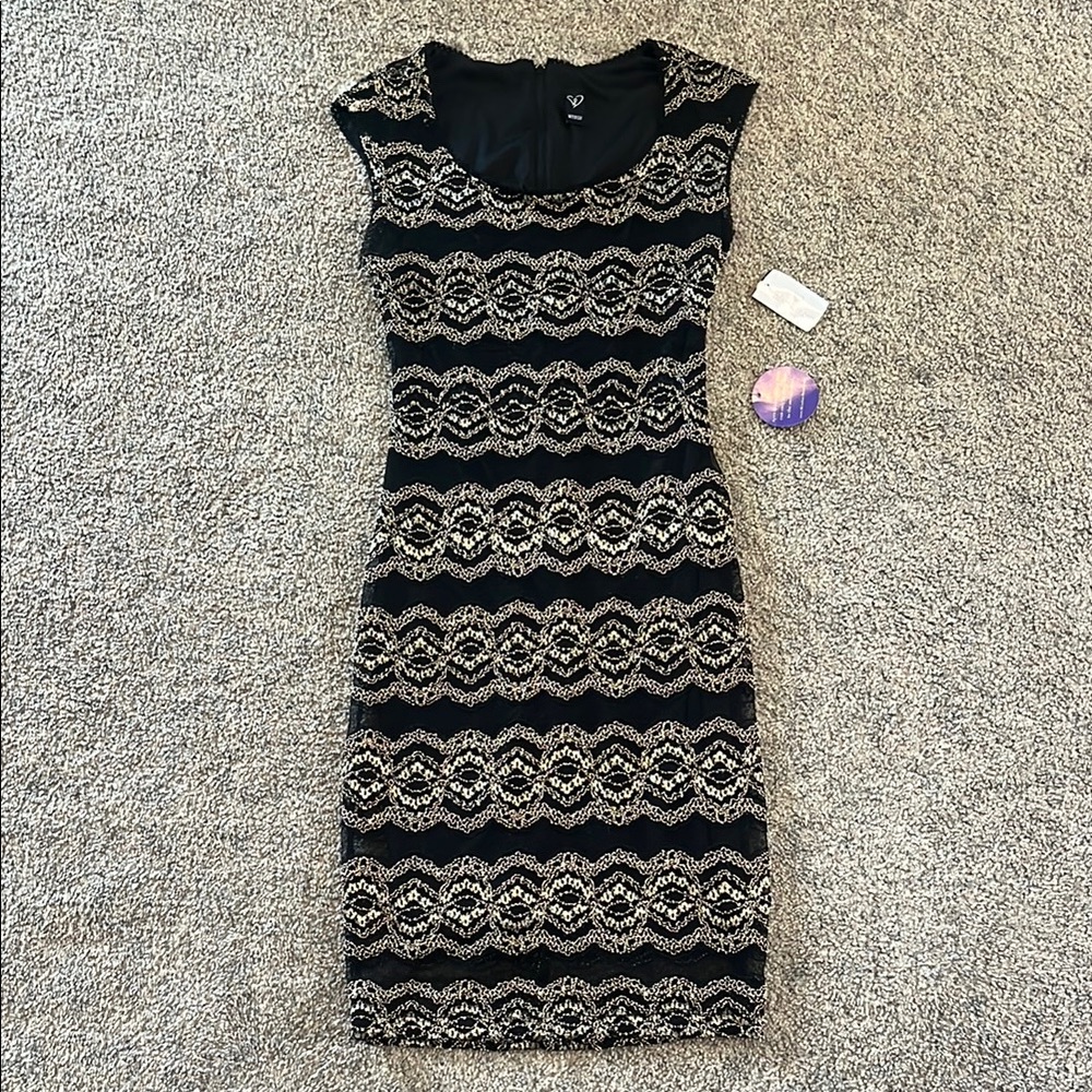 Windsor Black and Gold Sheath Midi Dress Size: 7